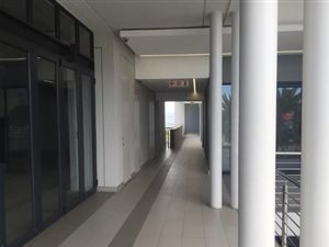 71 m² Retail Space in Sunningdale