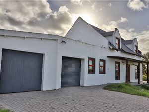 4 Bed House in Long Acres