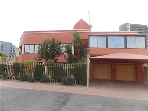 6 Bed House in Diaz Beach