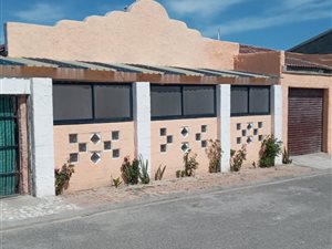 3 Bed House in Malibu Village