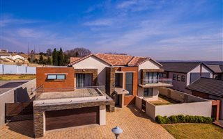 4 Bedroom House in Eldoraigne