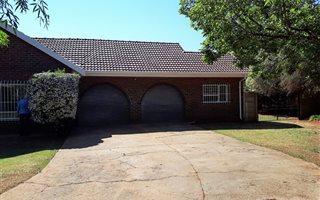 4 Bedroom House in Helikon Park