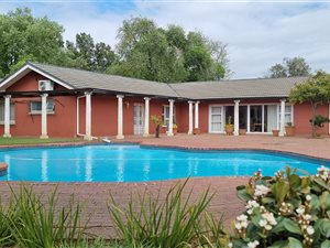 8 Bed House in Joostenberg Vlakte