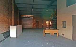 234 m² Office Space in Alton