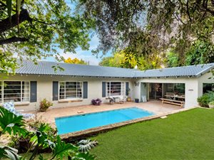 4 Bed House in Sundowner
