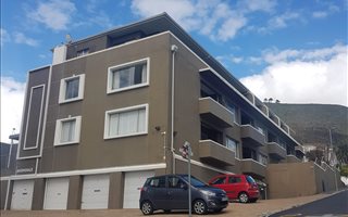 0.5 Bedroom Apartment in Three Anchor Bay
