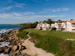 4 Bed Apartment in Santareme