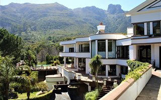 9 Bedroom House in Constantia