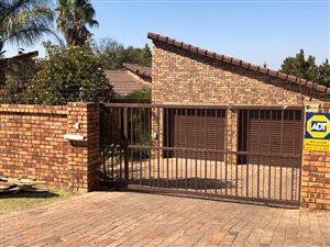 4 Bed House in Sundowner