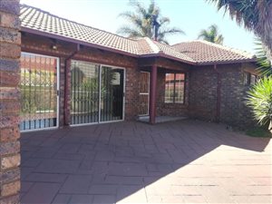 3 Bed Townhouse in Wierda Park