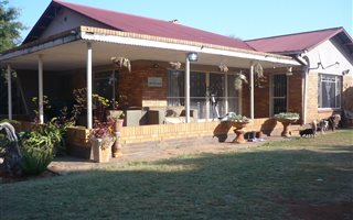 8 ha Smallholding in Kameeldrift East