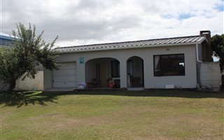 3 Bedroom House in Struisbaai