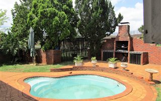 3 Bedroom Townhouse in Hayfields