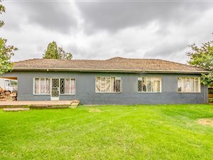 5 Bed House in Rhodesfield