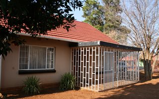 2 Bedroom House in Stilfontein