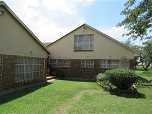 5 Bed House in Rosashof