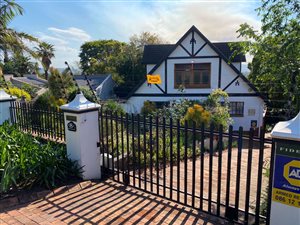 4 Bed House in Hayfields