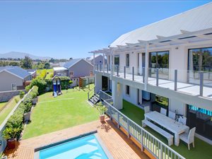 4 Bed House in Kraaibosch