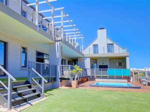 4 Bed House in Kraaibosch