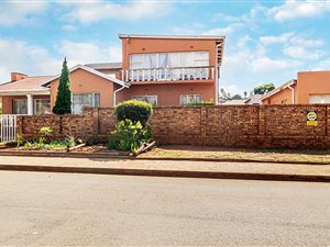 4 Bed House in Bosmont