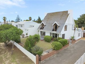 5 Bedroom House in Tableview