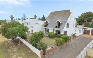 5 Bedroom House in Tableview
