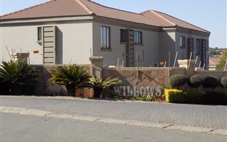3 Bedroom Apartment in Willowbrook
