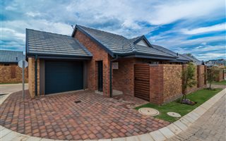 2 Bedroom House in Olympus