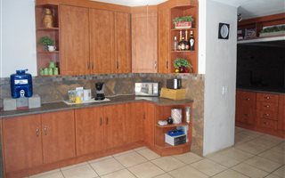 4 Bedroom House in Fauna Park