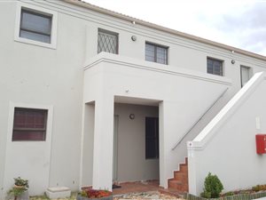 3 Bed Apartment in Vredekloof East