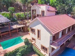 4 Bedroom House in Kosmos