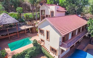 4 Bedroom House in Kosmos