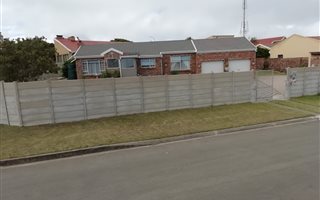 2 Bedroom House in Dana Bay