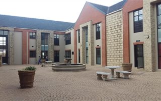 124 m² Office Space in Featherbrooke