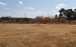 7996 m² Land available in Willow Glen
