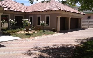 4 Bedroom House in Eduanpark