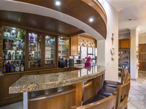 5 Bed House in Cornwall Hill
