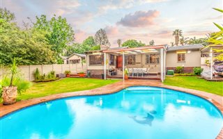 4 Bedroom House in Weltevreden Park