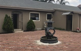 180 m² Commercial space in Brackenhurst