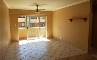 2 Bedroom Flat in Rooihuiskraal North