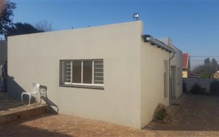 1 Bedroom Garden Cottage in Albemarle