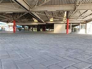 600 m² Commercial space in Lyttelton Manor