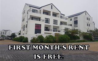 2 Bedroom Townhouse in Somerset West Central