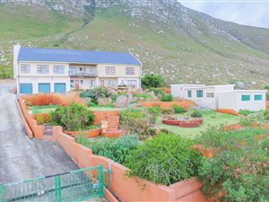 6 Bedroom House in Bettys Bay