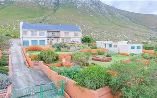 6 Bedroom House in Bettys Bay
