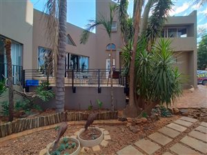 4 Bed House in Highveld