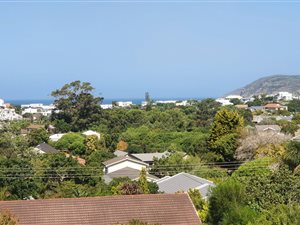 1036 m² Land available in Lower Robberg