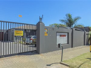 3 Bedroom House in Crown Gardens