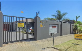 3 Bedroom House in Crown Gardens