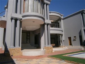 5 Bed House in Magalieskruin
